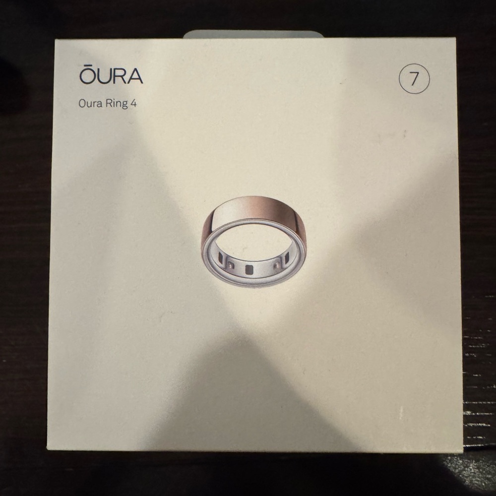 Oura Ring 4 in Rose Gold